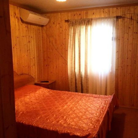 Guesthouse On Zheleznodorozhnaya Sukhumi Esterno foto
