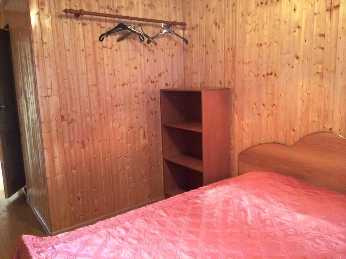 Guesthouse On Zheleznodorozhnaya Sukhumi Esterno foto