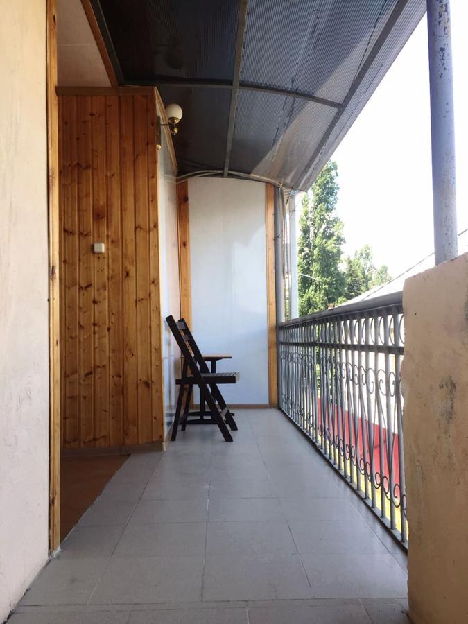 Guesthouse On Zheleznodorozhnaya Sukhumi Esterno foto