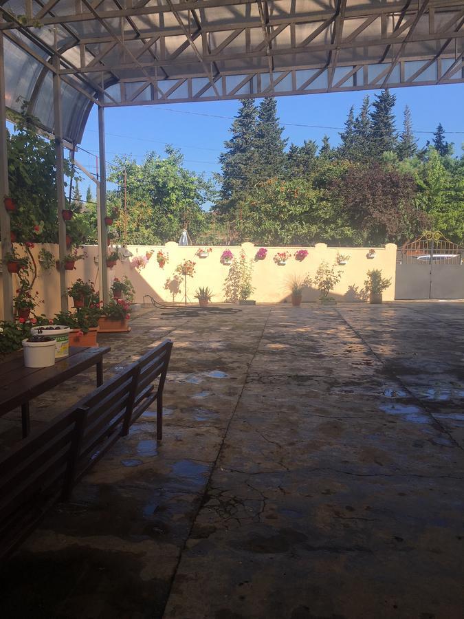 Guesthouse On Zheleznodorozhnaya Sukhumi Esterno foto