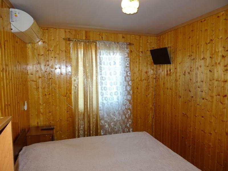 Guesthouse On Zheleznodorozhnaya Sukhumi Esterno foto
