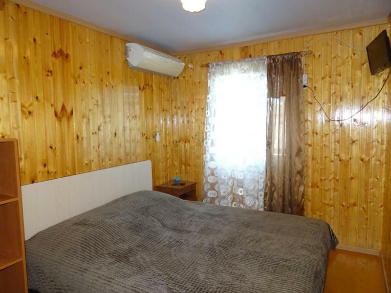 Guesthouse On Zheleznodorozhnaya Sukhumi Esterno foto