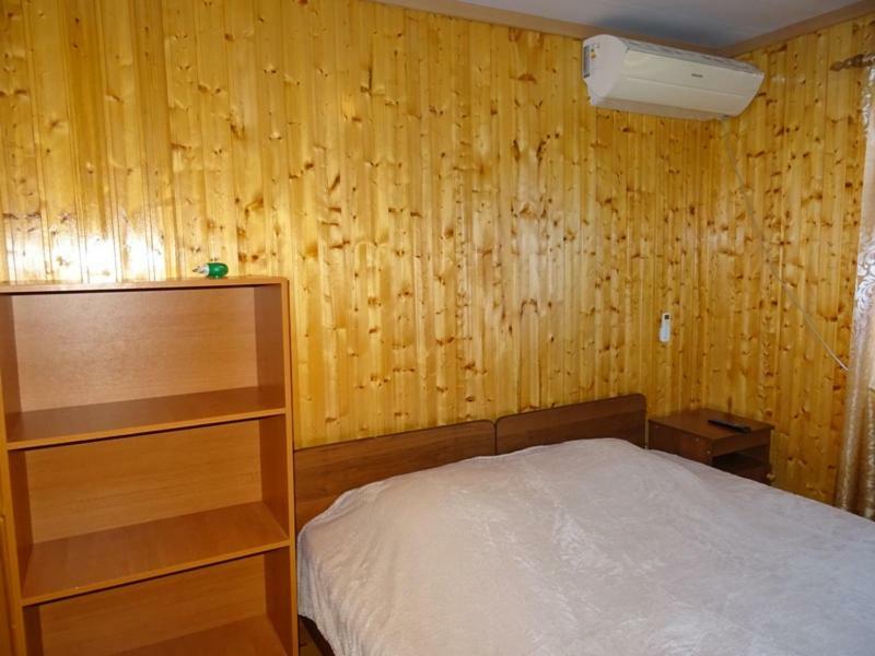 Guesthouse On Zheleznodorozhnaya Sukhumi Esterno foto